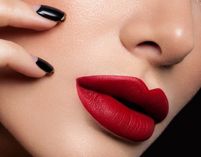 رژ لب قرمز مات کلاسیک