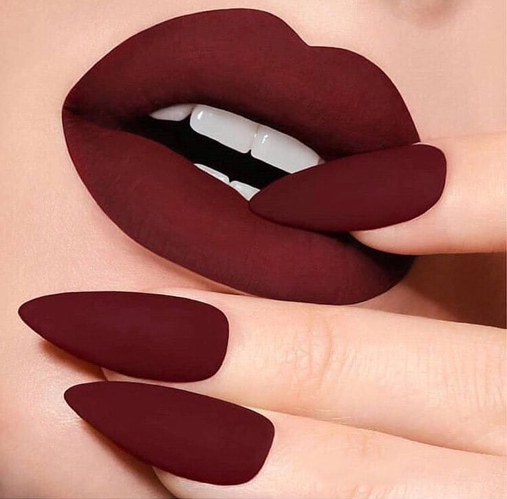 رژ لب شرابی تیره مات