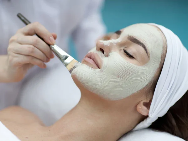 تفاوت فیشیال و پاکسازی پوست