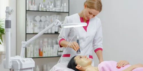 مزایای شغل پاکسازی پوست