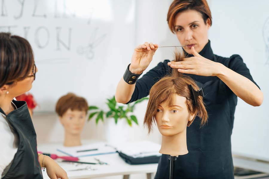 دوره‌های پایه برای ورود به آرایشگری