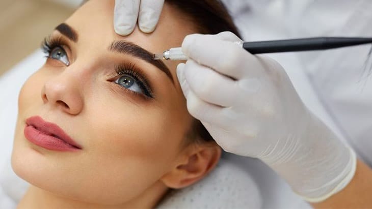 مزایا و معایب آرایش دائم؛ تجربه‌ای ماندگار برای زیبایی طبیعی