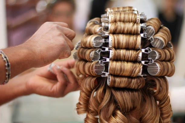 آموزش تثبیت و ماندگاری طولانی فر دائم مو؛ نکات حرفه‌ای برای دوام بیشتر